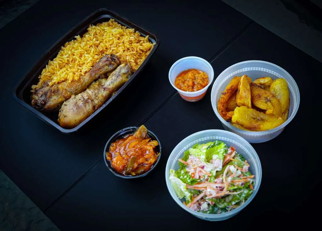 Jollof rice with chicken and vegetable medley